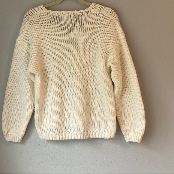 Vintage Colleen’s Collectables white sweater with white flowers - Picture 2 of 7